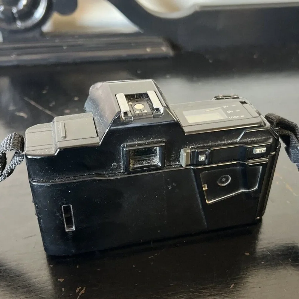 Minolta Maxxum 5000 AF 35mm SLR Camera